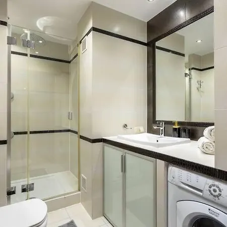 Golden - Location In Center Grzybowska 5-305 * Varşova