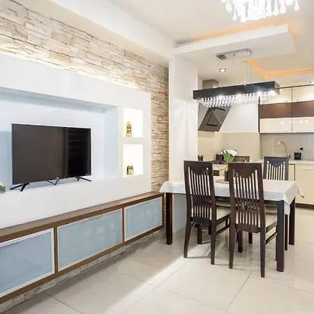 Golden - Location In Center Grzybowska 5-305 Daire Varşova